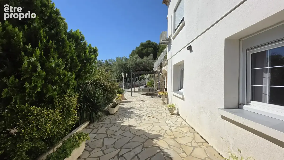Maison 215 m2 sur terrain de 807 m2 avec piscine au sel - photo 3