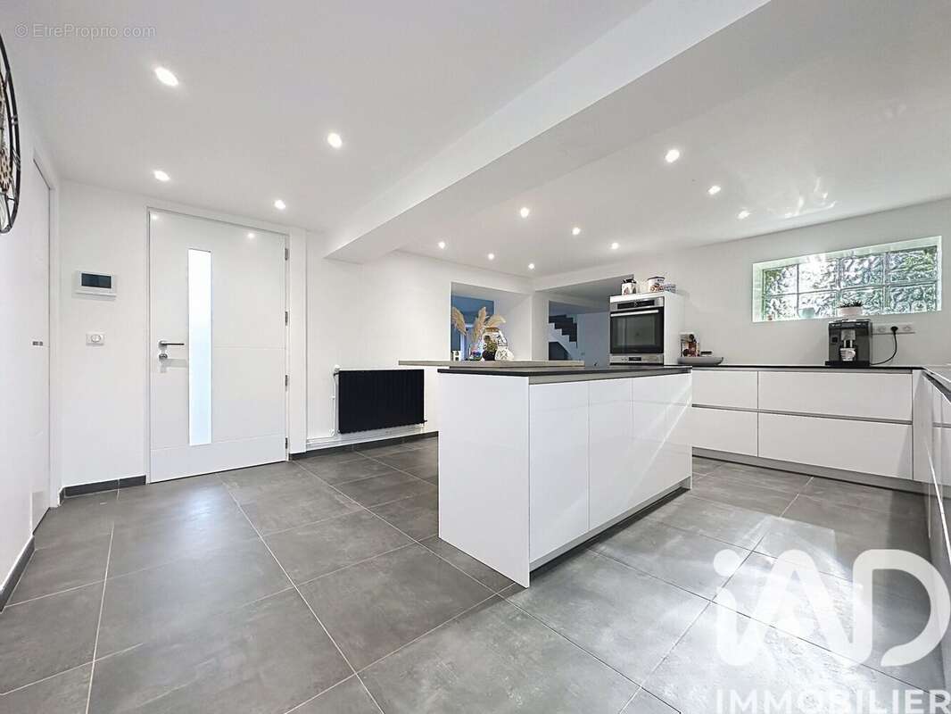 Maison 350 m² à Vieille-Eglise-En-Yvelines  - photo 2