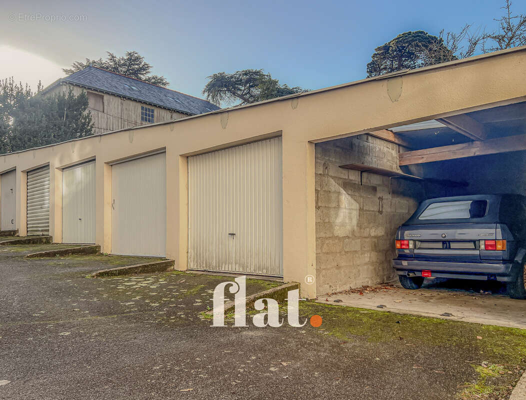 Nantes Saint-Félix  GARAGE (+ place de parking possible) - photo 2