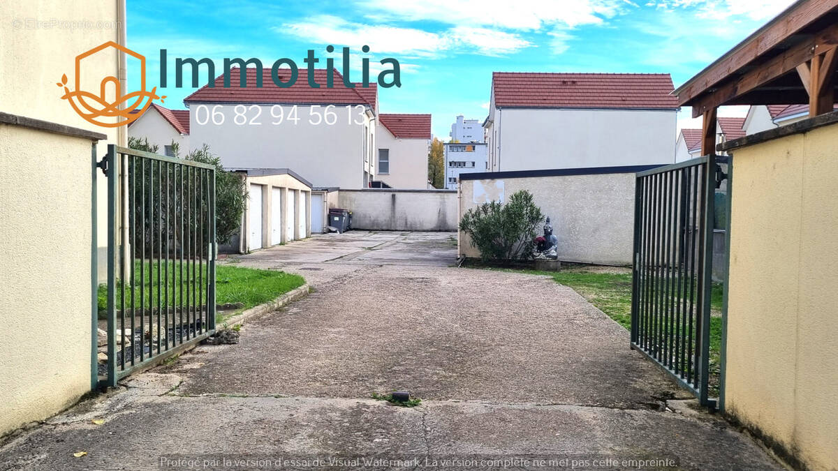 Parking à MONTEREAU-FAULT-YONNE