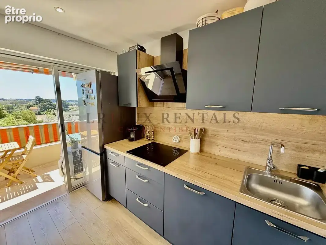 Superbe 2 pièces rénové avec vue mer, piscine, résidence fermée - photo 4