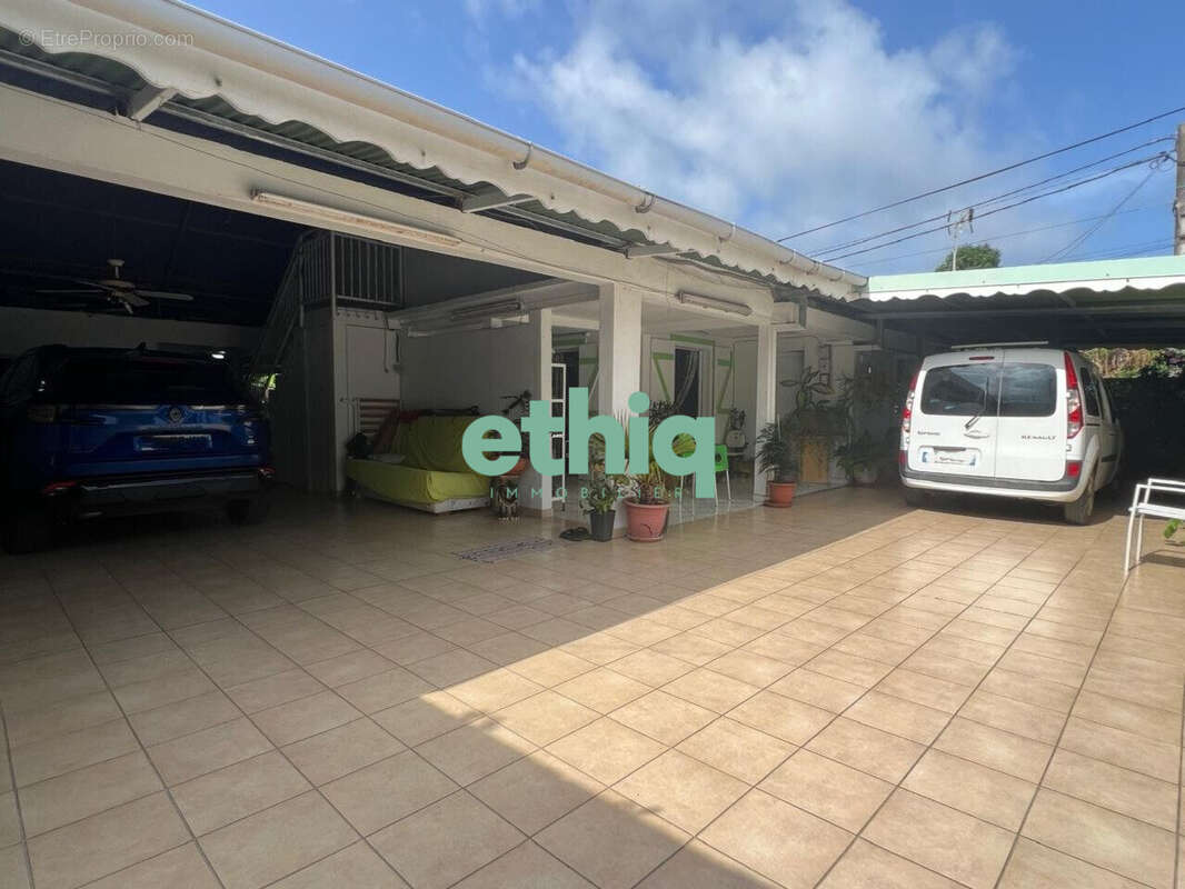 Maison à CAPESTERRE-BELLE-EAU