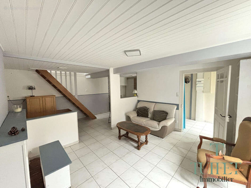 Maison à CHAILLEVETTE