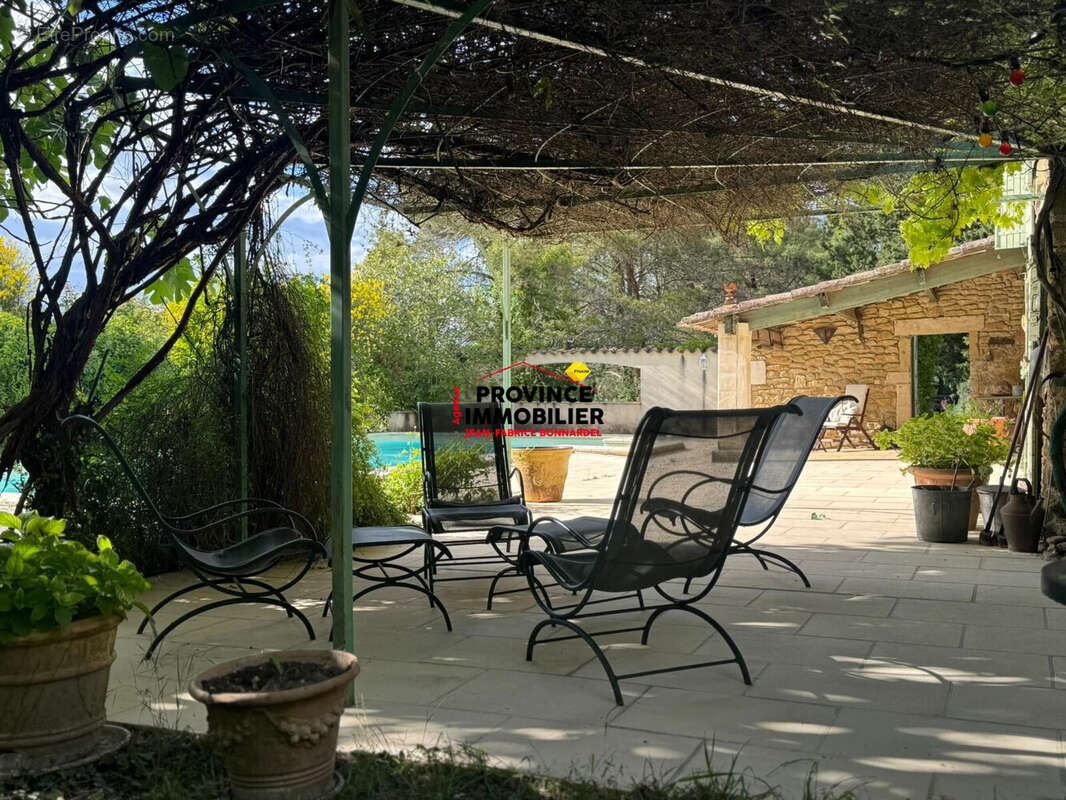 Maison 273 m² à Grillon  - photo 3