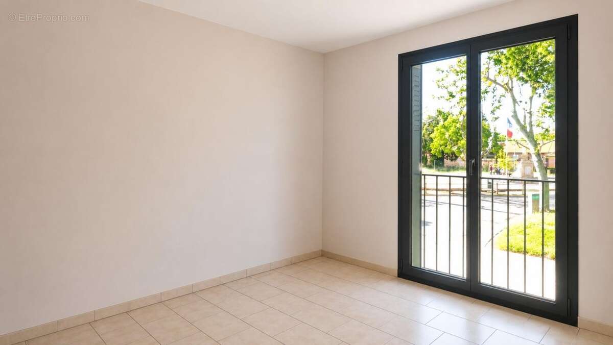 Appartement à vendre aux Milles (Aix-en-Provence) - T3/T4 traversant avec terrasse et fort potentiel - photo 9