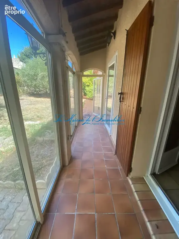 A 25 min  de NIMES, maison de plain pied F5, double garage sur un terrain de 2 277 m2 constructible - photo 6