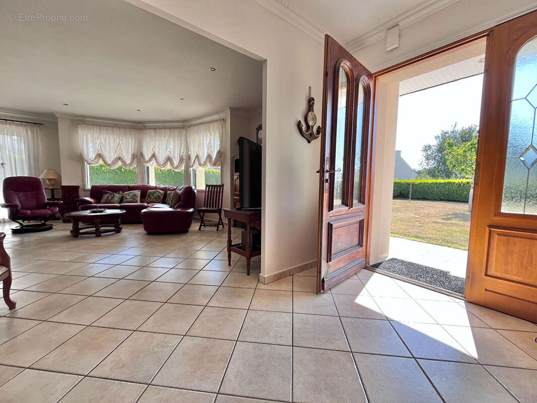 A VENDRE - Maison Le Cloitre Saint Thegonnec 5 pièce(s) - photo 3