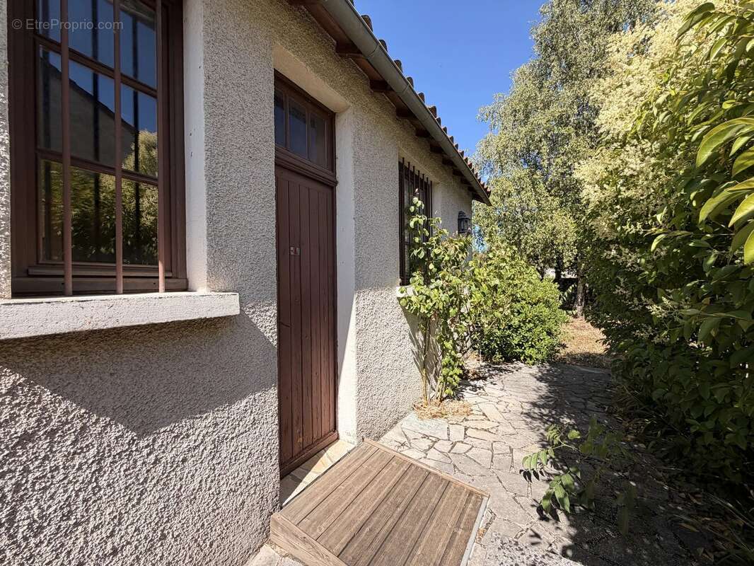 Maison de ville avec garage et beau potentiel au cœur de Ruffec - photo 18