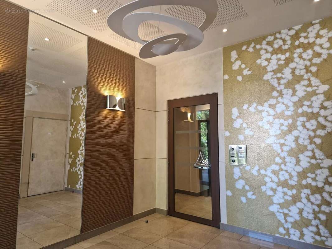 Appartement à VOISINS-LE-BRETONNEUX