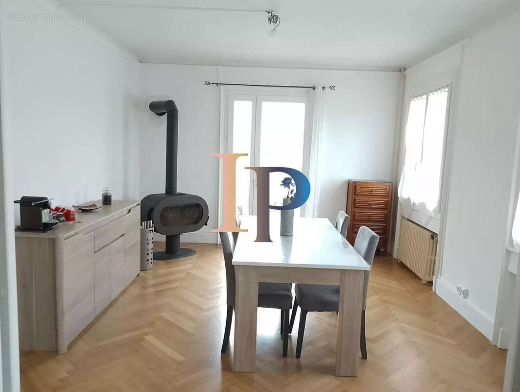 Maison à LA CLAYETTE