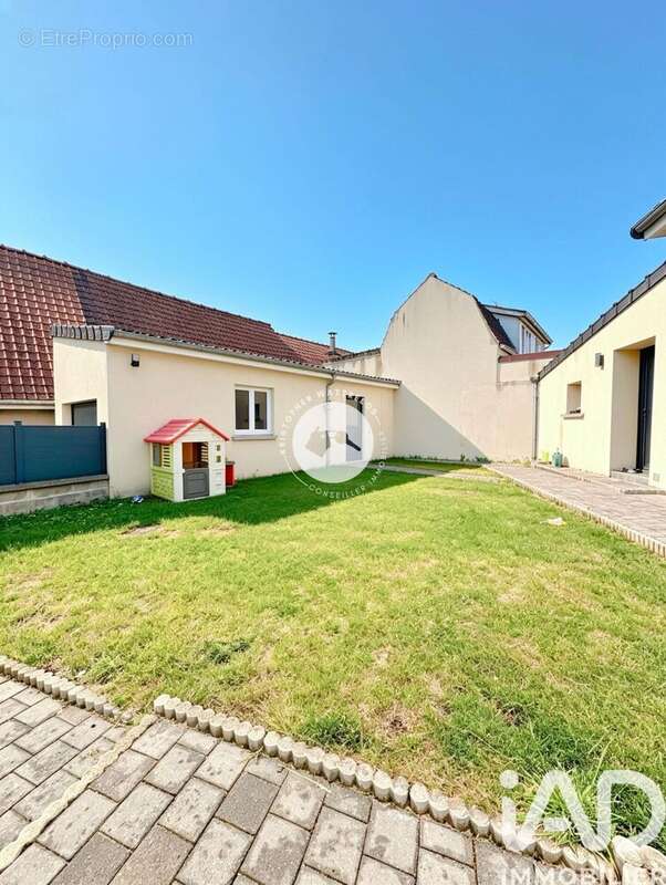 Maison 96 m² à Blendecques  - photo 2