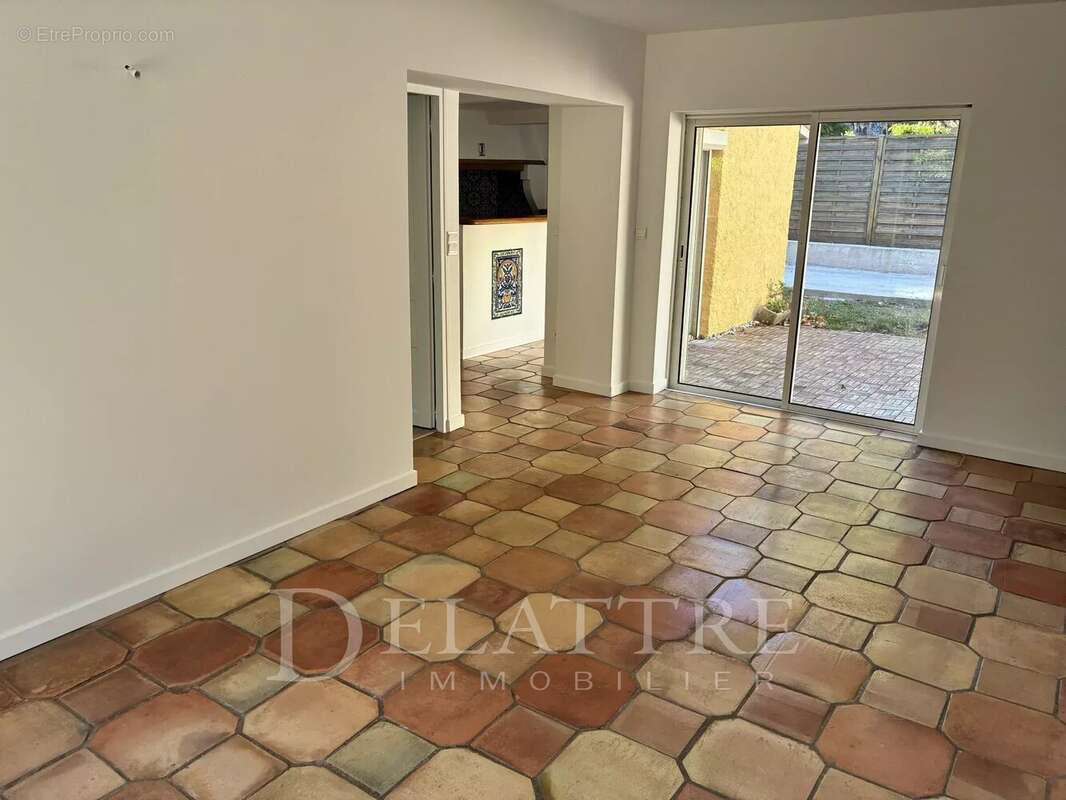 Maison à ROQUEFORT-LES-PINS