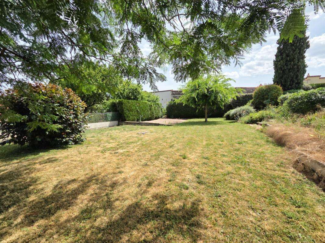 *** exclusivite *** maison familiale avec piscine jardin et double garage  *** st-georges-sur-allier 63800 *** - photo 20