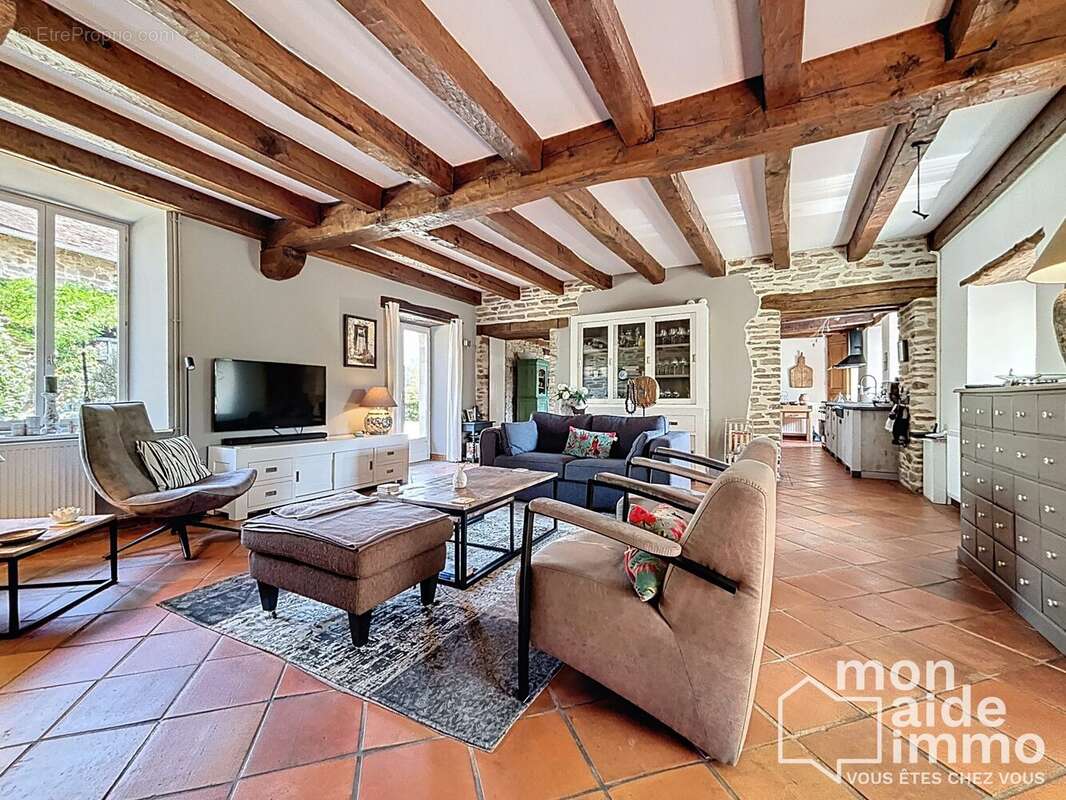 Maison à SAINT-SAUD-LACOUSSIERE