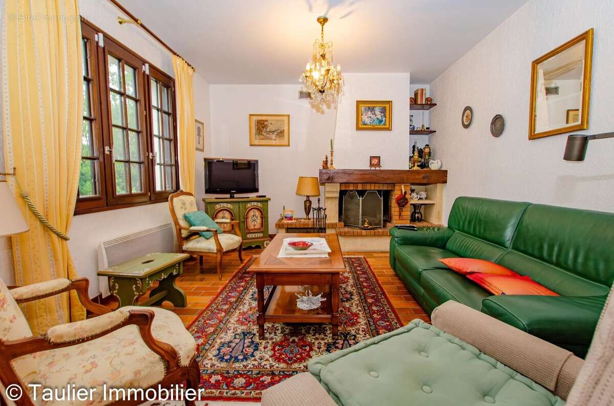 ST VÉRAND -- Élégante maison familiale 5 chambres - photo 8