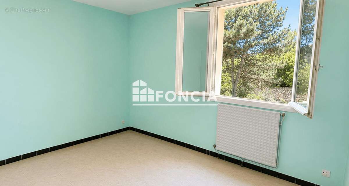 Uzès – Appartement T3 52 m² avec terrasse et parking, résidence sécurisée proche centre - photo 3