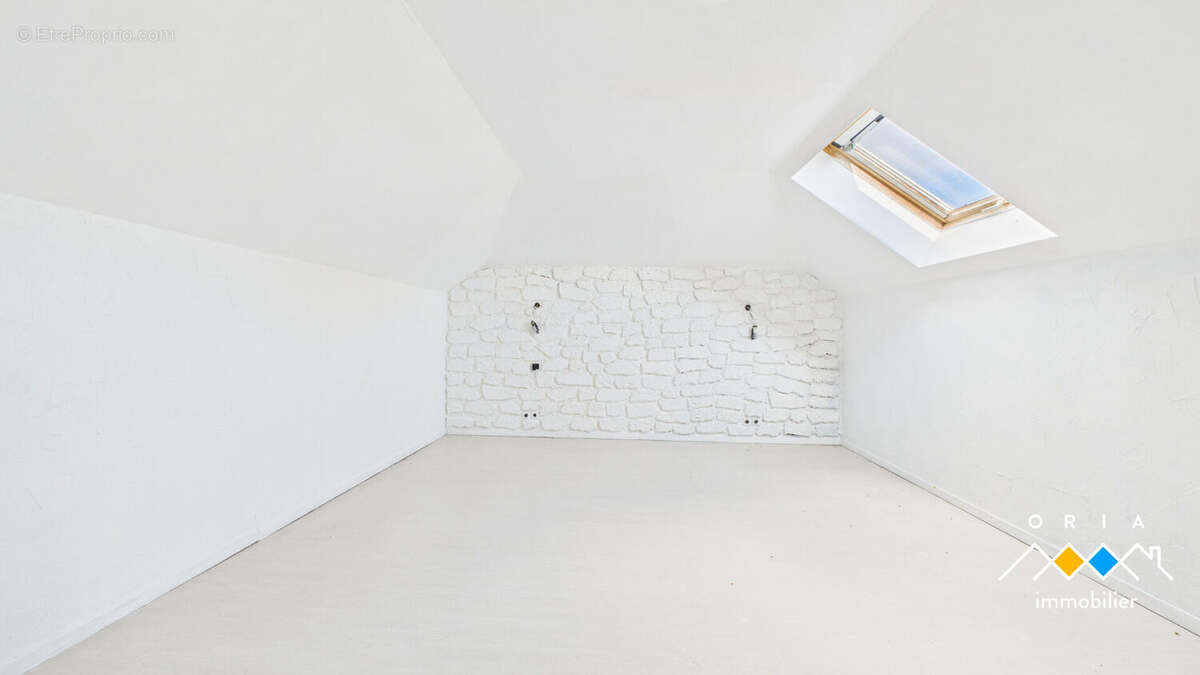 Maison à BEY-SUR-SEILLE