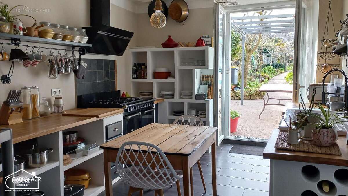   - Maison à PAIMBOEUF