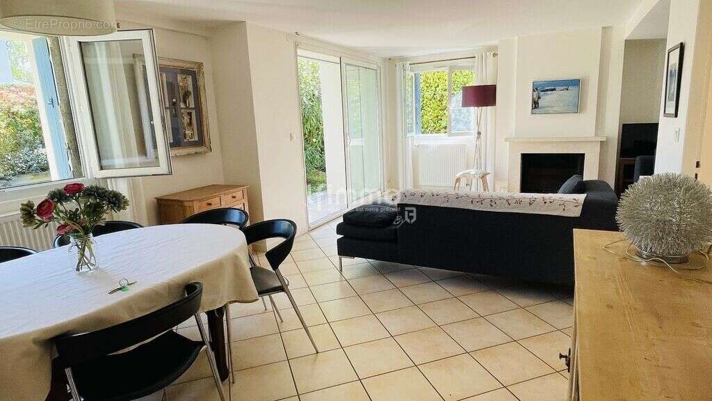 Maison à SAINT-GENIS-LAVAL