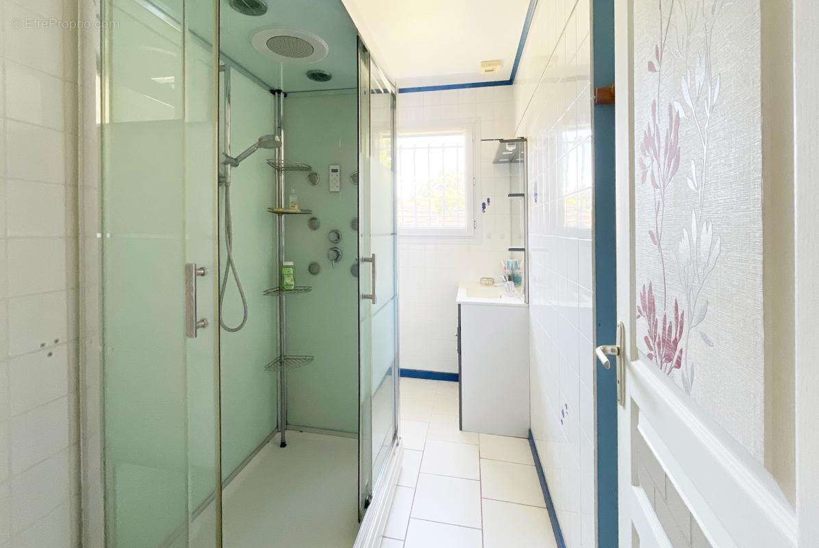 Maison 93 m² à Saint-Laurent-De-La-Pree  - photo 11