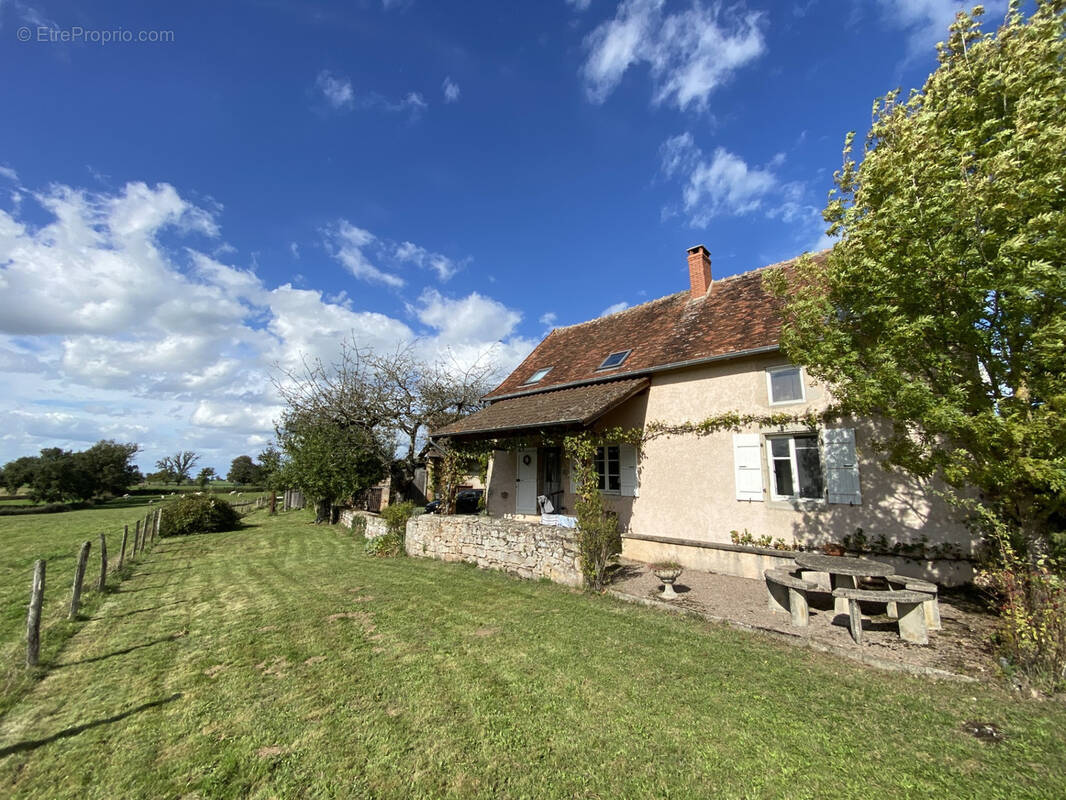 Maison à CHAROLLES