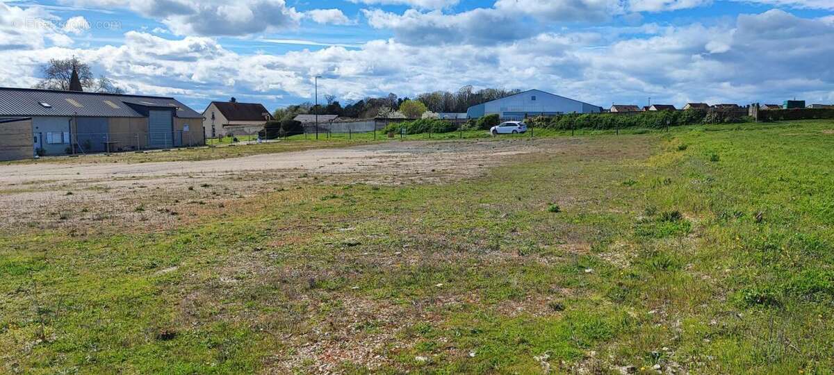 Terrain à SAINT-CAPRAIS