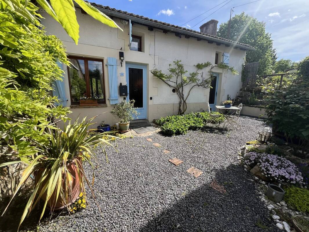 Maison à ADRIERS