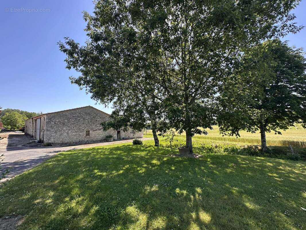 Propriété en pierre avec double garage et grange près d'Eymet - photo 9