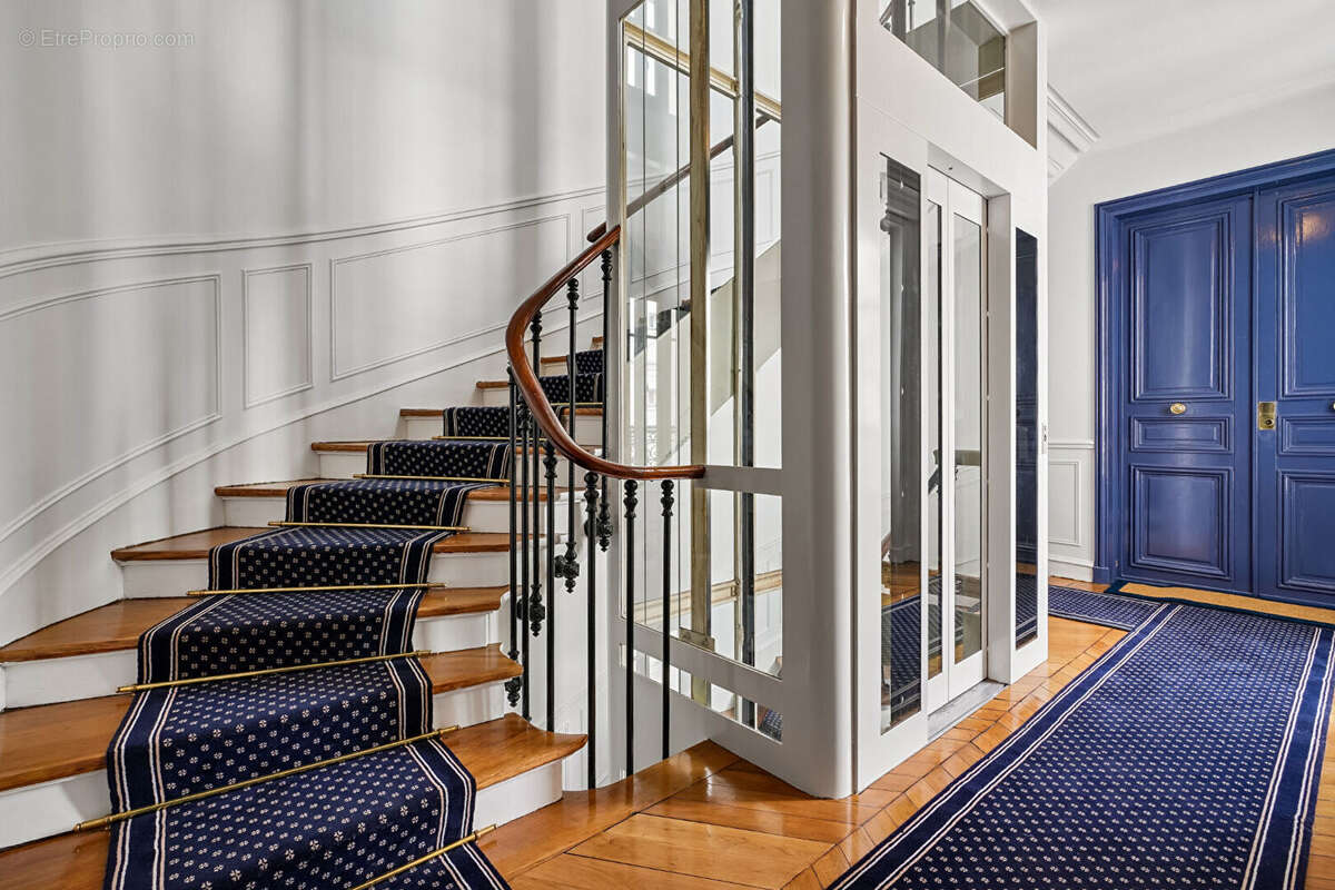 Appartement à PARIS-17E