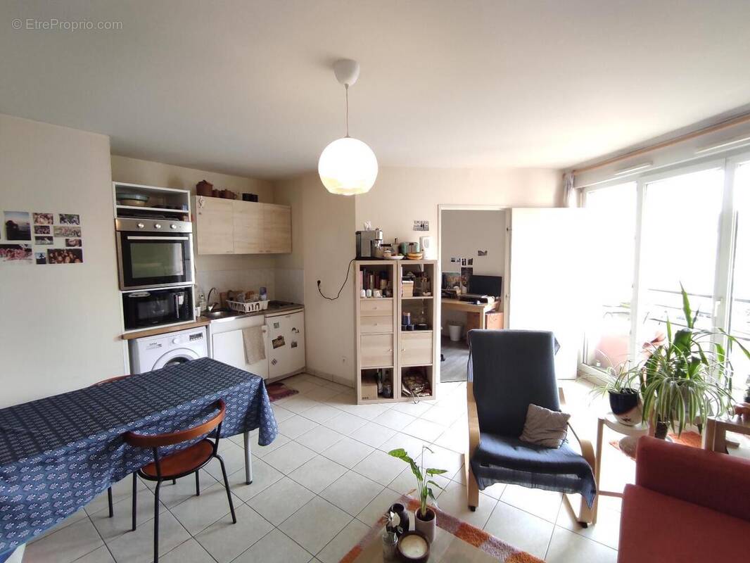   - Appartement à LYON-9E