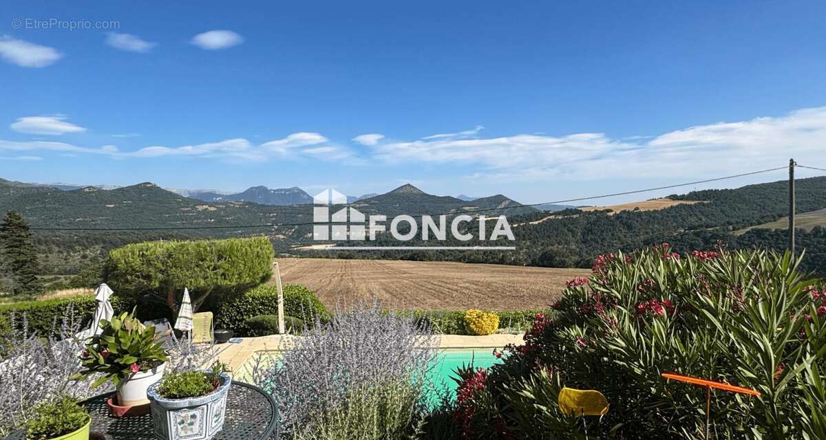 Propriété avec 2 maisons, terrain , piscine - photo 5