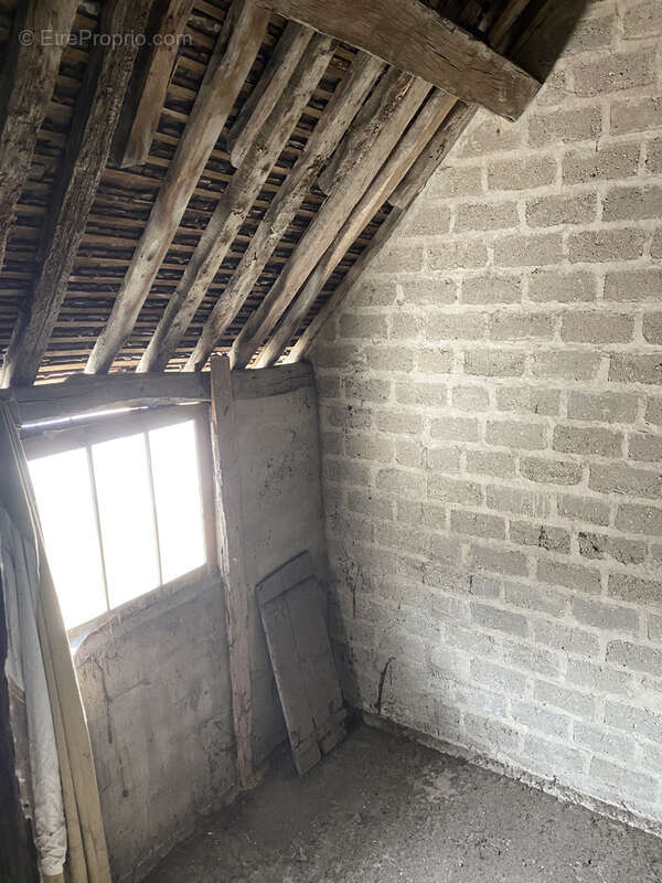 A renover a st julien du sault, avec cour et abri voiture, proche commerces et gare a pied - photo 17