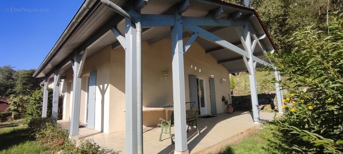 Maison à MAUZAC-ET-GRAND-CASTANG