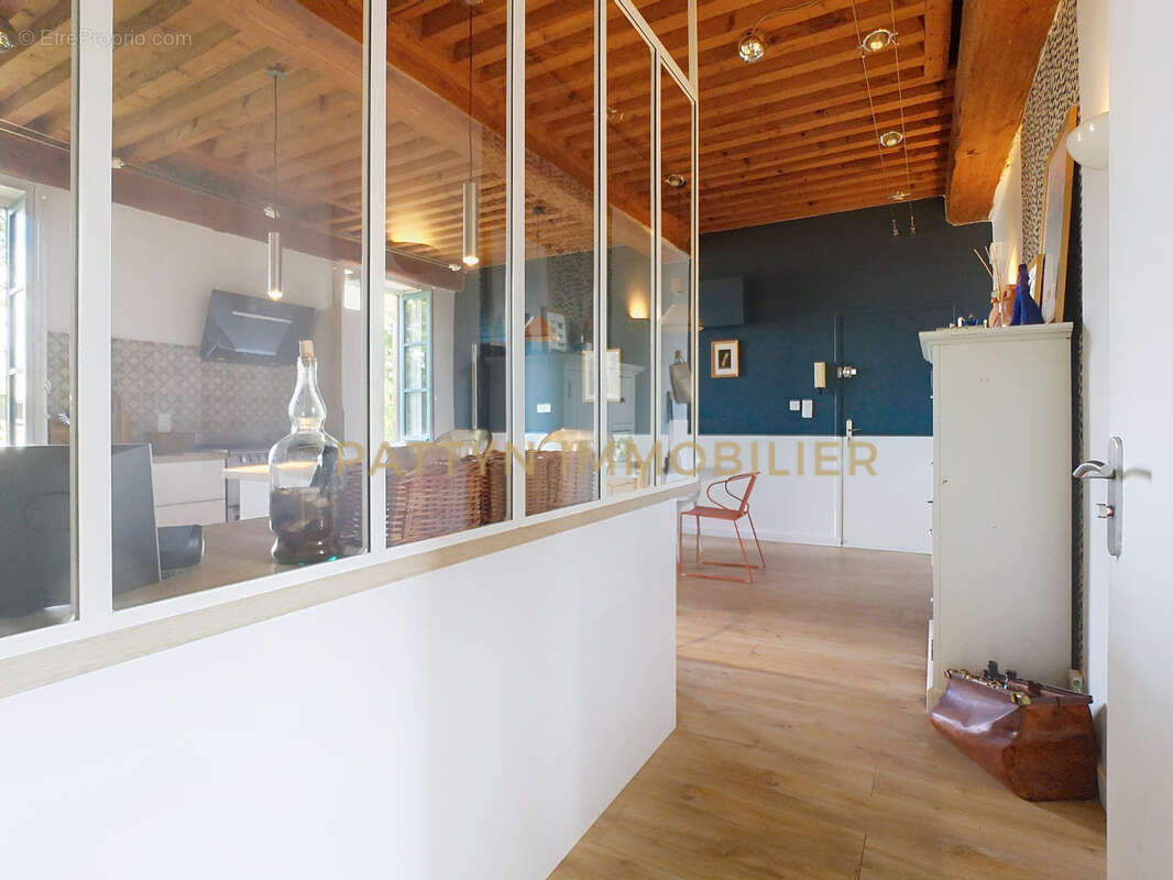 Appartement à NEUVILLE-SUR-SAONE