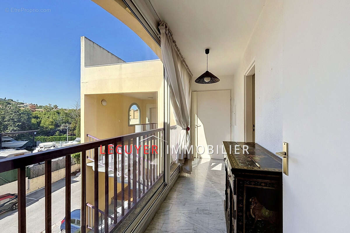 Appartement à VALLAURIS