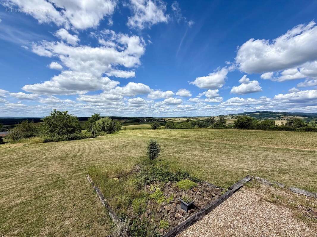 Grand ensemble, entièrement isolé avec 1,4 hectare à vendre près de Remilly - photo 53