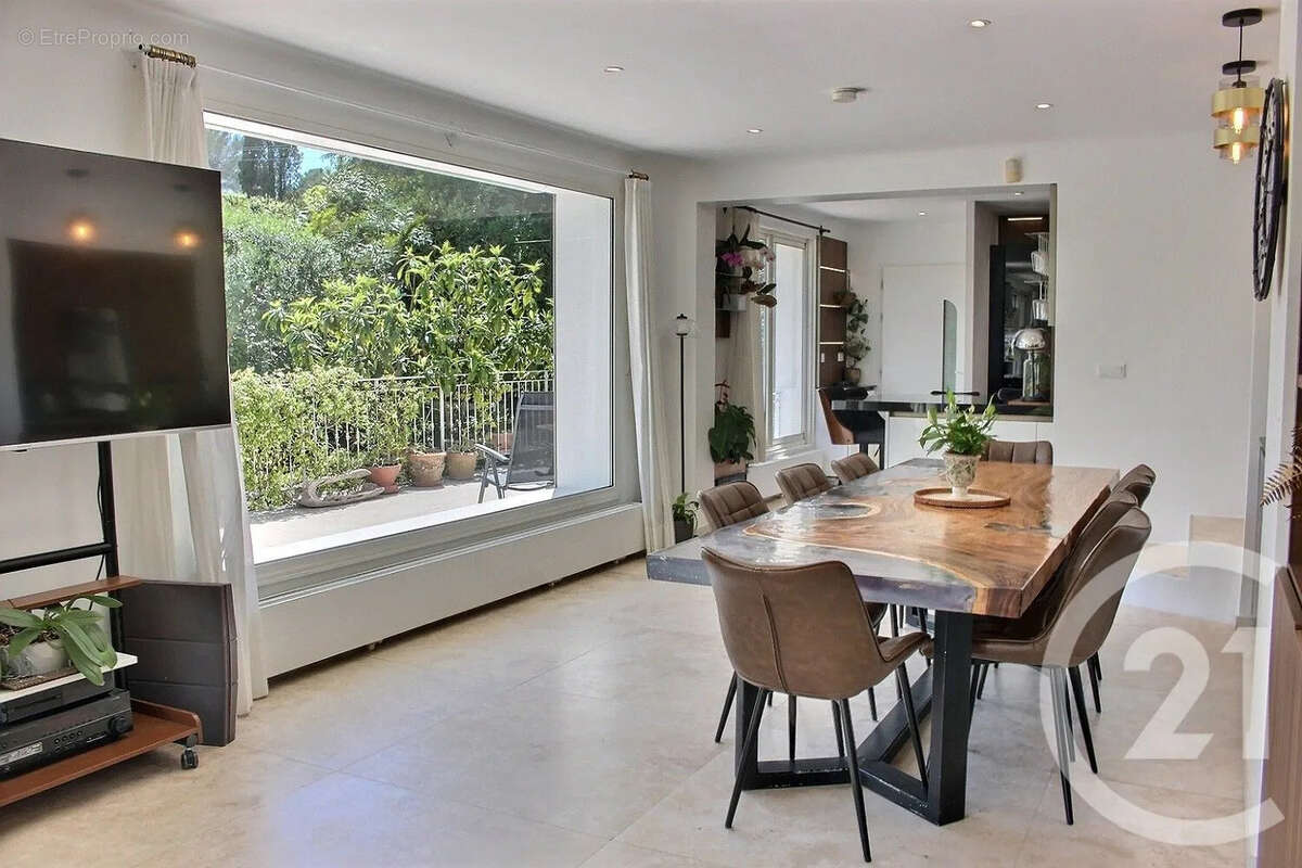 Maison à ROQUEFORT-LES-PINS