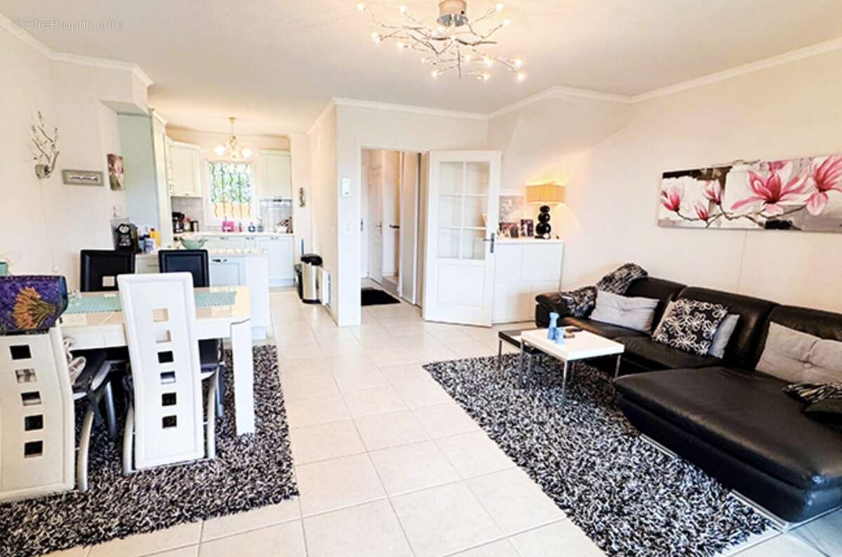 Maison à ROQUEBRUNE-SUR-ARGENS