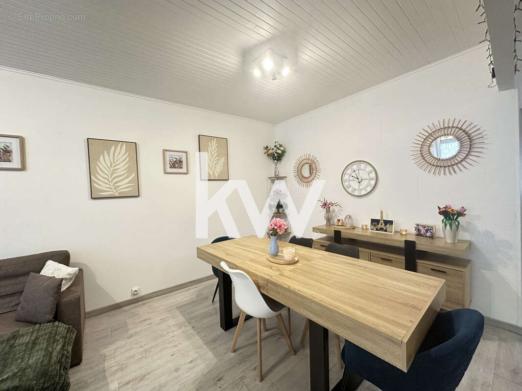 Appartement 88 m² à Saint-Etienne  - photo 2