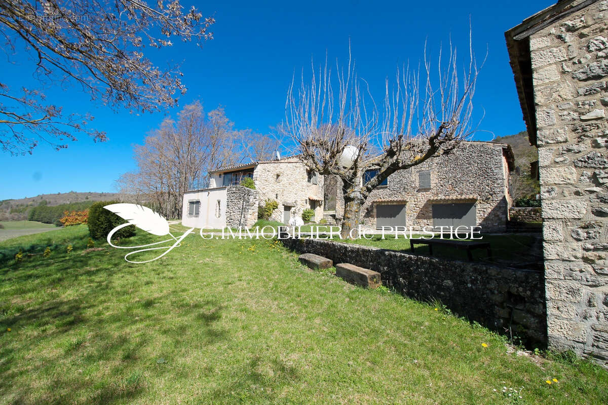 Une propriété d’exception au cœur d'un domaine de 9 hectares avec vues panoramiques - photo 2