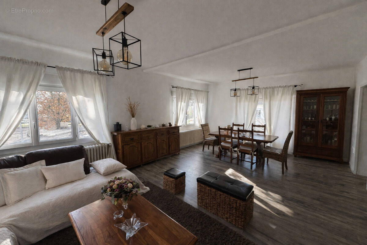 Maison à CHATEAU-ARNOUX-SAINT-AUBAN