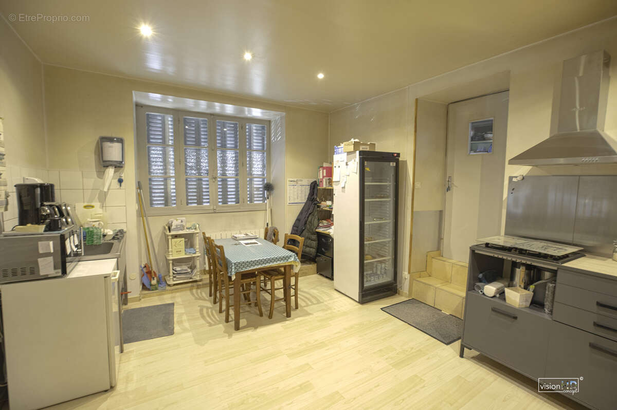 Commerce à LAROQUEBROU