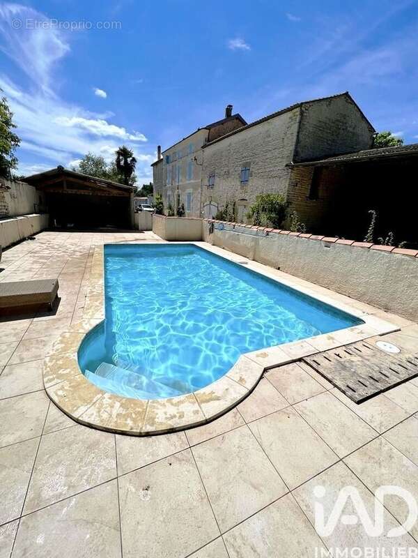 Maison 174 m² à Dampierre-Sur-Boutonne  - photo 4