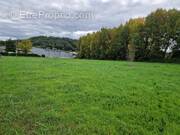 Terrain à TERRASSON-LAVILLEDIEU