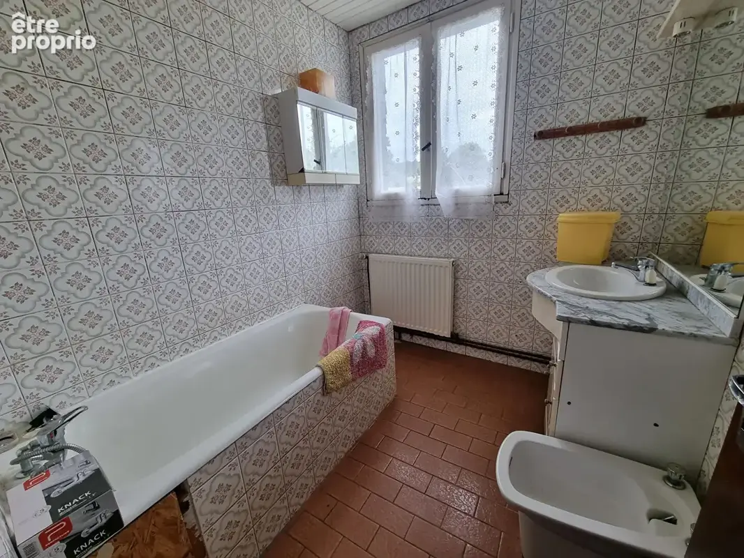 LOUARGAT, jolie longère en pierres avec dépendances et 3000 m2 de terrain - photo 7