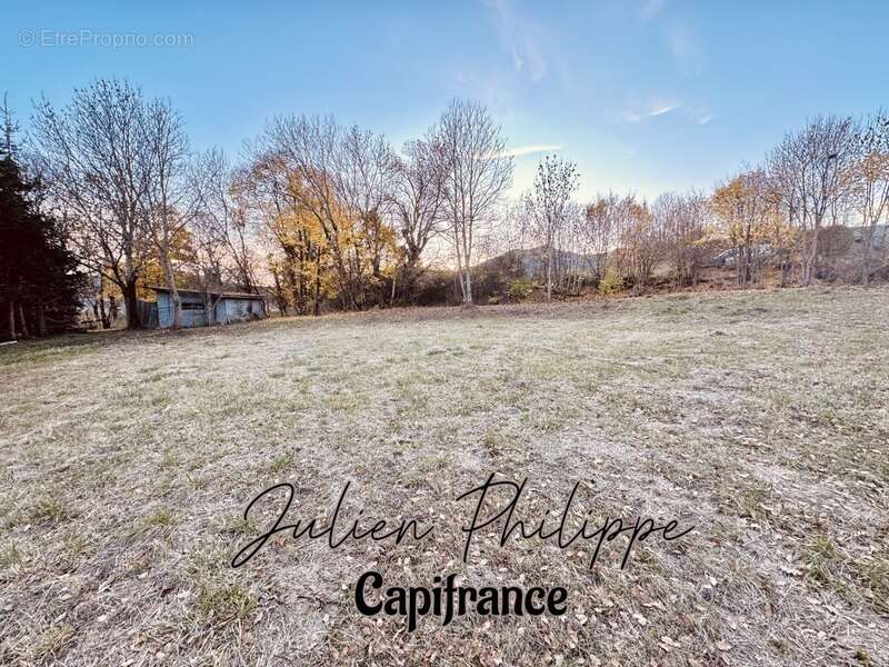 Terrain à SAINT-JULIEN-EN-CHAMPSAUR