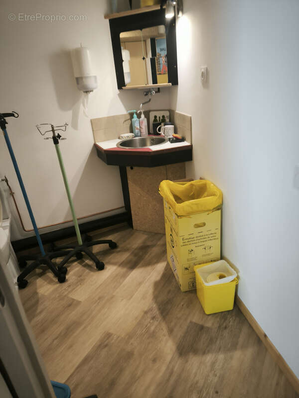 Commerce à MONTAREN-ET-SAINT-MEDIERS