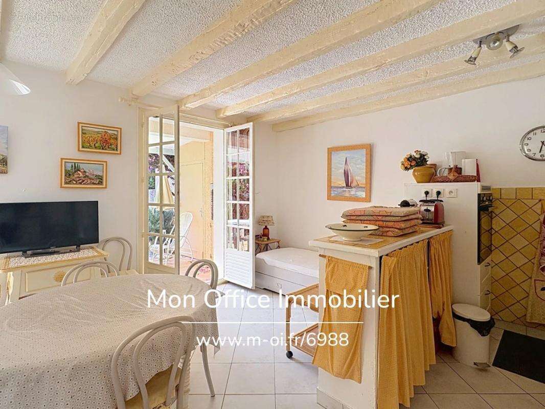 Référence : 6988-les. - maison à rafraichir vue collines avec jardin et parking à cavalaire sur mer - photo 5