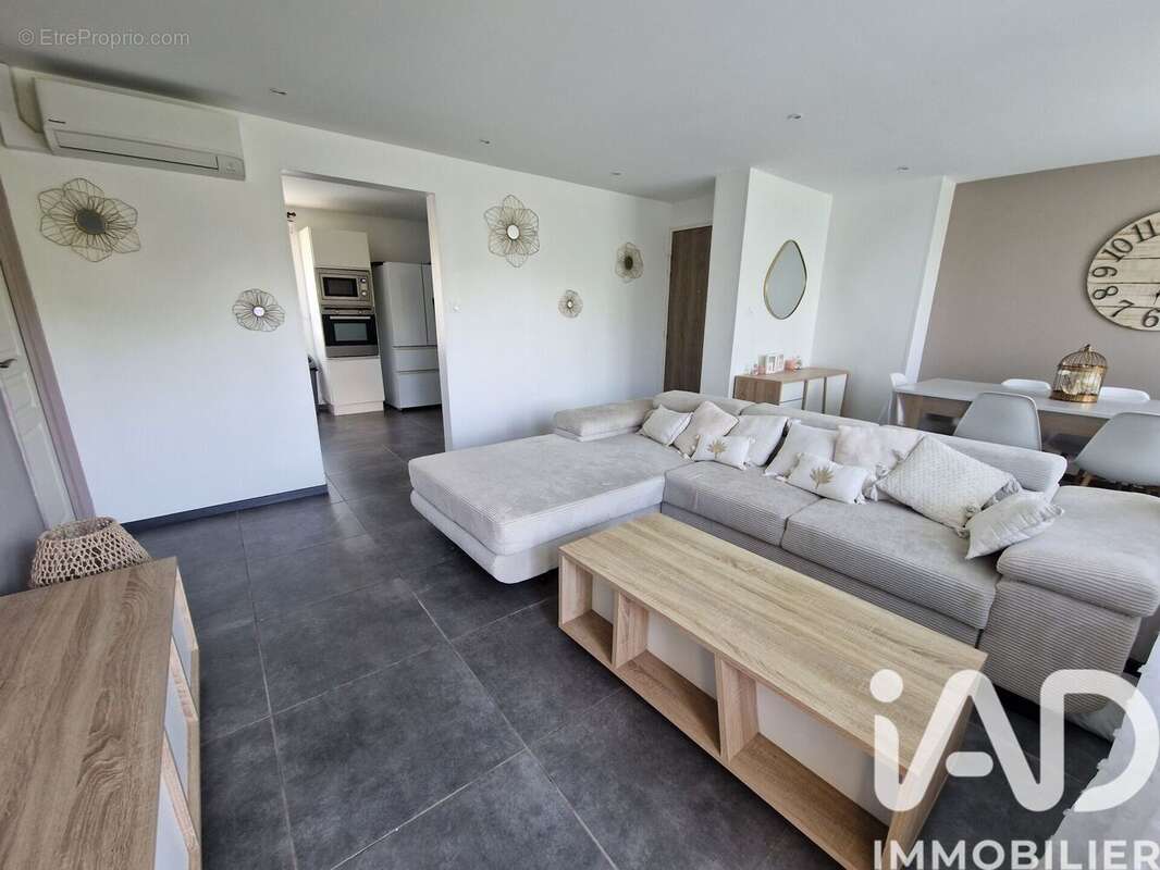 Appartement 82 m² à Les Tourrettes  - photo 3