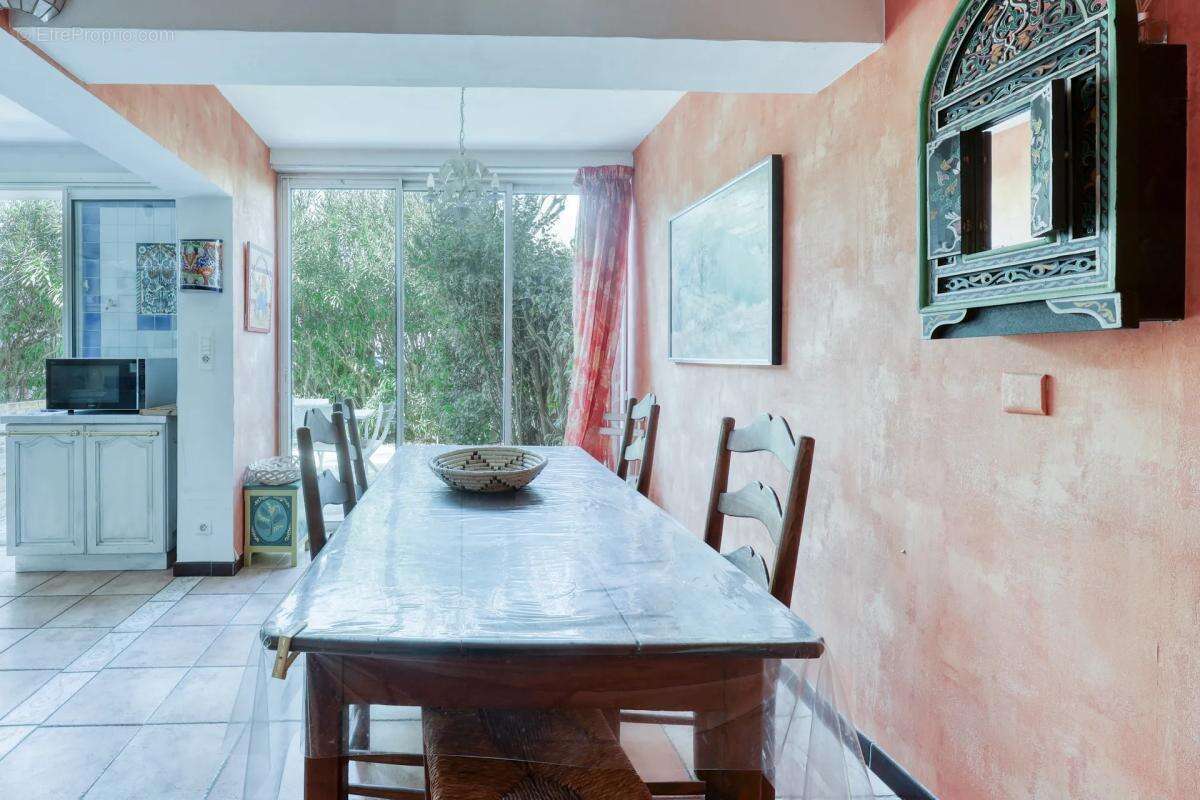 Appartement à SAINT-CYR-SUR-MER